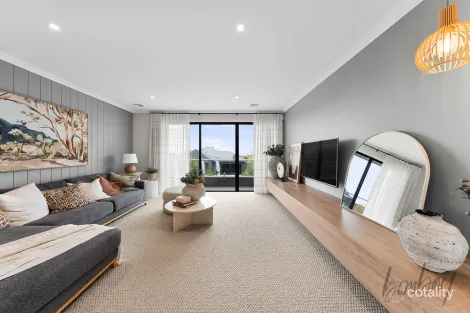 Property photo of 11 Gem Parade Wollert VIC 3750