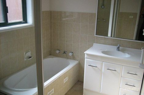 Property photo of 2/122A Tongarra Road Albion Park NSW 2527