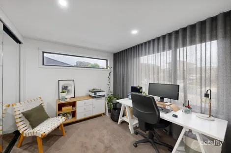Property photo of 22 Wendora Street Strathmore VIC 3041