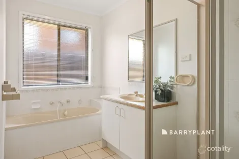 Property photo of 15 Edmonds Street Narre Warren VIC 3805