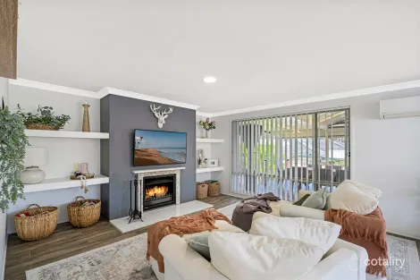 Property photo of 12 Monarch Drive Hamlyn Terrace NSW 2259