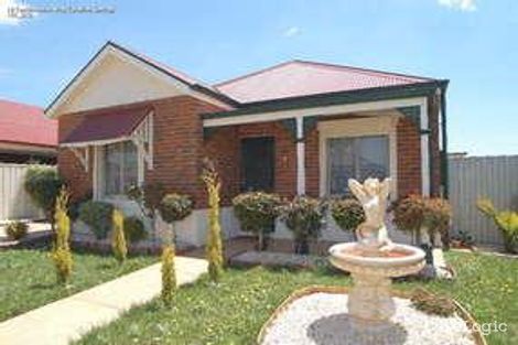 Property photo of 19 Castlemaine Way Caroline Springs VIC 3023