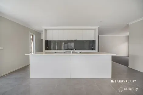 Property photo of 9 Saxon Road Drouin VIC 3818