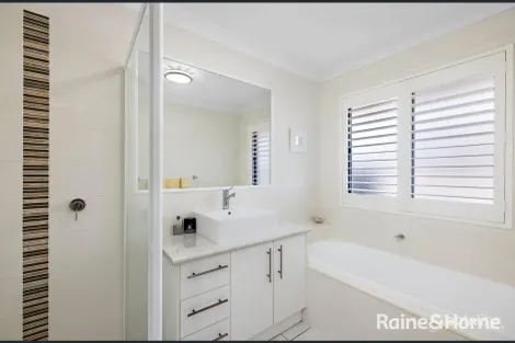 Property photo of 2 Lizard Place Redland Bay QLD 4165
