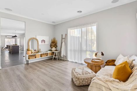 Property photo of 5 Castlemaine Walk Eynesbury VIC 3338