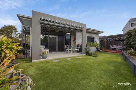 8 Tuckeroo St, Ripley, QLD 4306