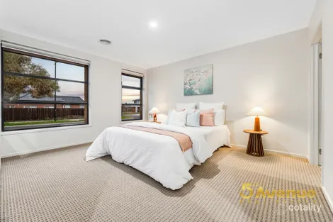 Property photo of 27 Wanneroo Circuit Harkness VIC 3337
