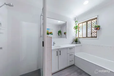 Property photo of 3 Sandpiper Crescent Jubilee Pocket QLD 4802