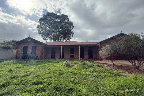 16 Kronk St, Golden Square, VIC 3555