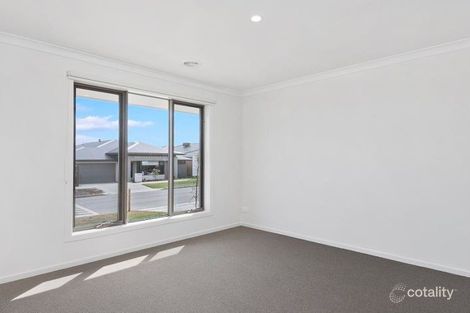Property photo of 107 Rossiter Retreat Cranbourne North VIC 3977