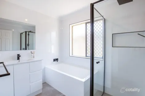 Property photo of 3 Guy Lane Oxenford QLD 4210