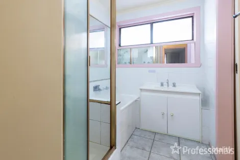 Property photo of 5 Warrington Crescent Deer Park VIC 3023