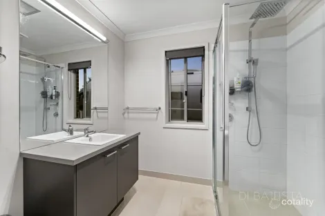 Property photo of 2 Hues Street Mickleham VIC 3064