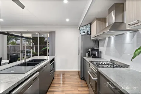 Property photo of 2 Hues Street Mickleham VIC 3064