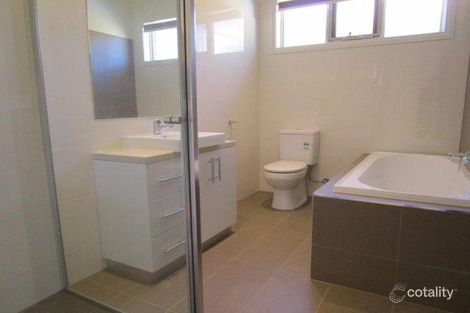 Property photo of 1/146 Arvon Road Strathmore VIC 3041