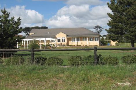 8 Pine Gr, Mickleham, VIC 3064