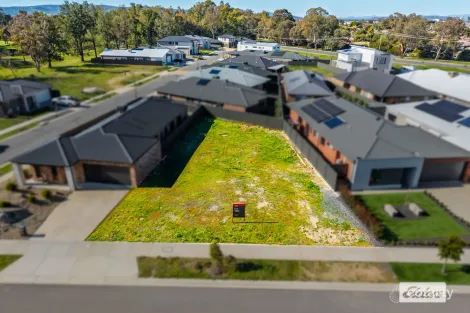 Property photo of 56 Ledbury Circuit West Wodonga VIC 3690