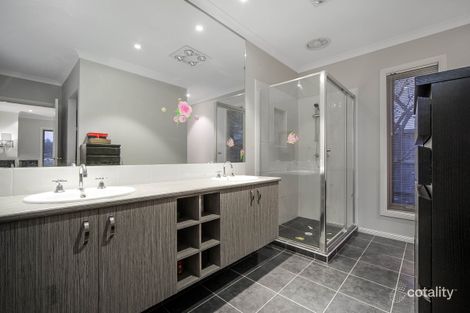 Property photo of 19 Dunferline Crescent Cranbourne VIC 3977