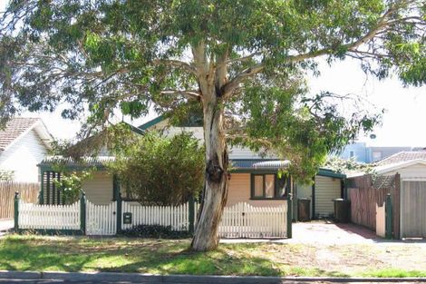 2 Collingwood Rd, Newport, VIC 3015