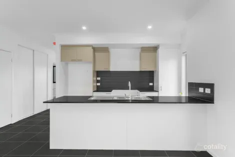 Property photo of 1 Wilby Walk Wyndham Vale VIC 3024