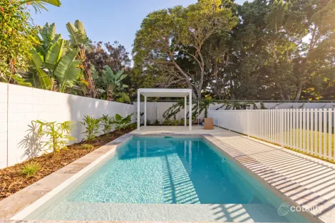 17 ORIANA DR, MERMAID WATERS, QLD 4218