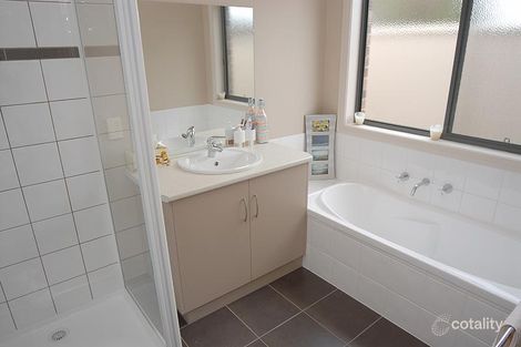 Property photo of 1 Davidson Court Horsham VIC 3400