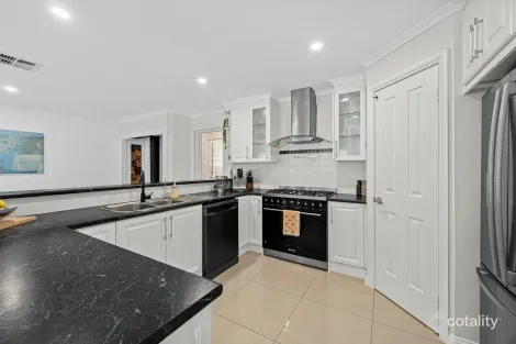 Property photo of 17 Esperance Boulevard Seaford Rise SA 5169