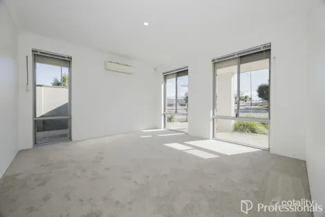 Property photo of 53 Brixton Crescent Ellenbrook WA 6069