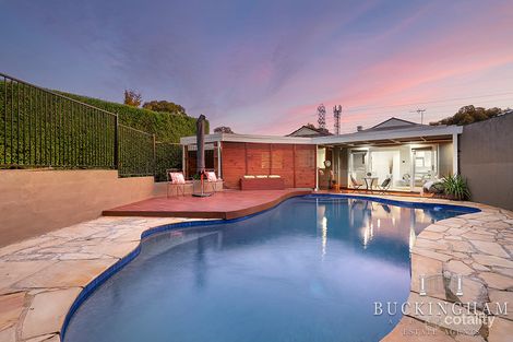 Property photo of 8 Bimbadeen Crescent Yallambie VIC 3085