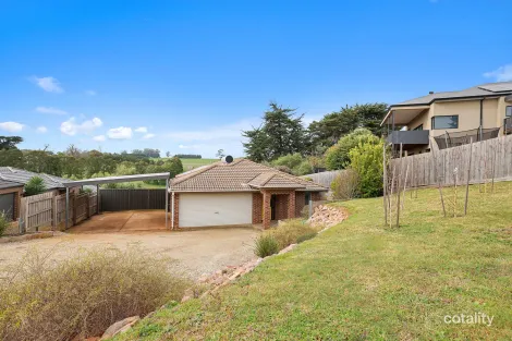 12 VIVIAN CT, DROUIN, VIC 3818