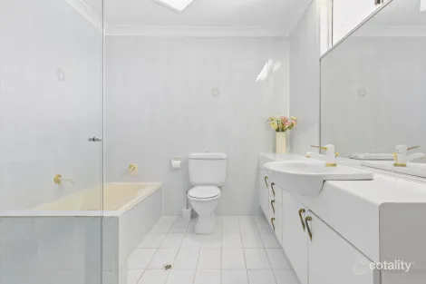 Property photo of 2/24 Ron Penhaligon Way Robina QLD 4226