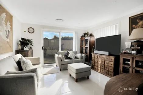 Property photo of 11 Rhonda Place Plumpton NSW 2761