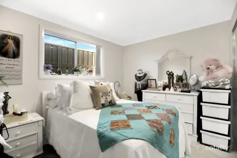 Property photo of 11 Rhonda Place Plumpton NSW 2761