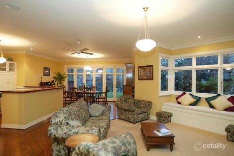 Property photo of 16 Holyrood Avenue Strathmore VIC 3041