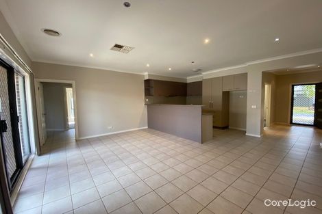 Property photo of 8 Bonney Street Manor Lakes VIC 3024