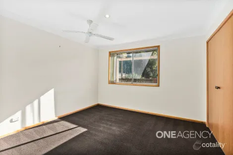 Property photo of 3/4 Carisbrooke Close Bomaderry NSW 2541