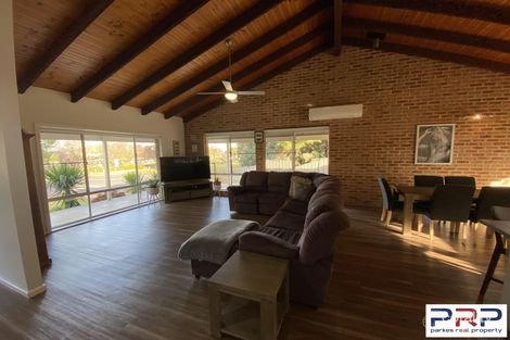 Property photo of 2 Glenhaven Avenue Parkes NSW 2870