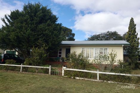 Property photo of 8 Macquarie Street Centenary Heights QLD 4350