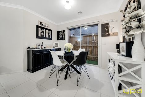 Property photo of 3 Dalziell Crescent Cranbourne North VIC 3977