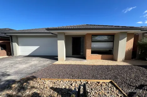 Property photo of 11 Adelong Street Werribee VIC 3030