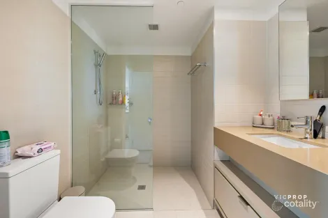 Property photo of 1004/9 Waterside Place Docklands VIC 3008