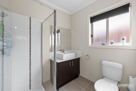 Property photo of 5 Macadamia Street Pakenham VIC 3810