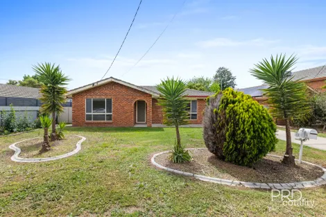 13 Magnolia Pde, Lake Albert, NSW 2650