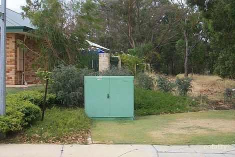 25 Myerson Cres, Maida Vale, WA 6057