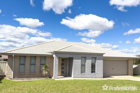 Property photo of 7 Rosehill Place Hillvue NSW 2340