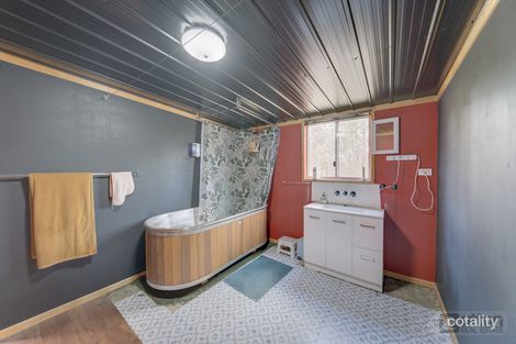 Property photo of 106 Cambridge Drive Mount Hallen QLD 4312