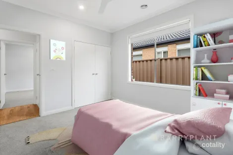 Property photo of 18 Lady Penrhyn Drive Harkness VIC 3337