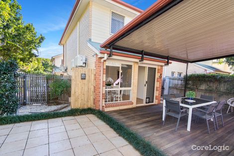 Property photo of 2/22 Hunter Street Greenslopes QLD 4120