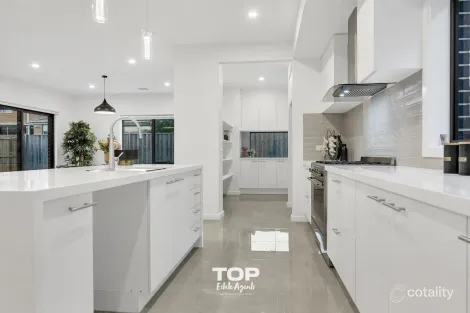 Property photo of 75 Gator Esplanade Clyde North VIC 3978