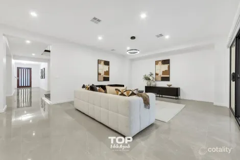 Property photo of 75 Gator Esplanade Clyde North VIC 3978